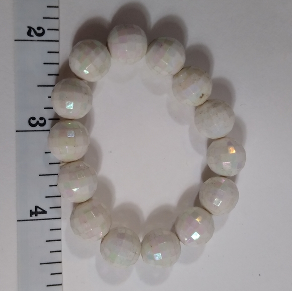Bracelet White Iridescent Beads Stretch Handmade - Picture 2 of 3